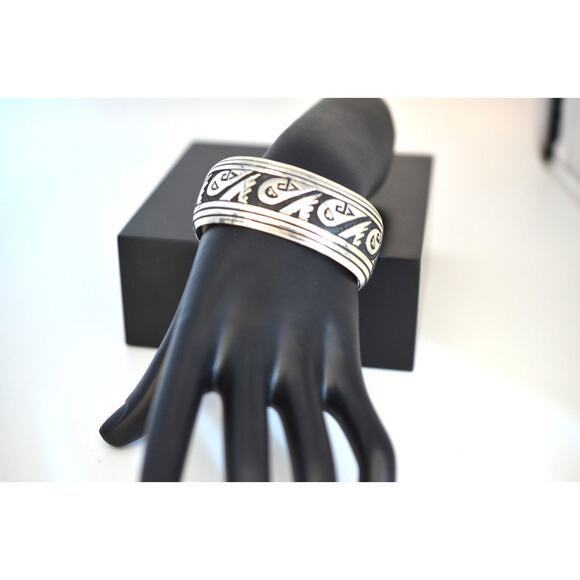 Thomas & Rose Singer Navajo Sterling 37g Petroglyph Cuff Bracelet - Picture 2 of 4